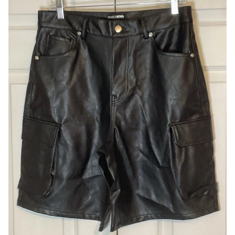 Fashion Nova Don’t Trust Me Faux Leather Cargo Pleather Shorts Size Medium New